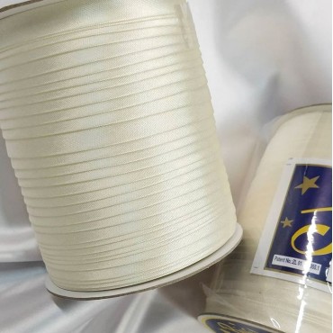 Косая бейка атласная айвори цвет