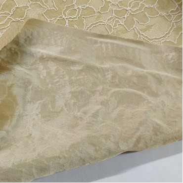 Гипюр на атласе бежевый цвет