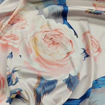 Атлас стрейч Linda с нежным цветочным принтом