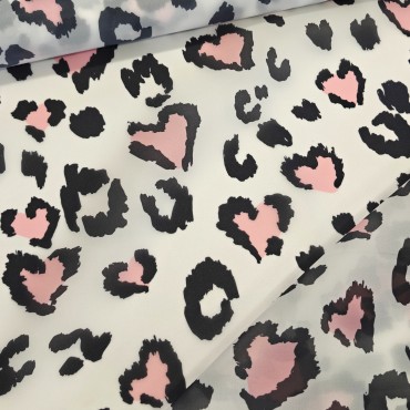 Органза матовая Виола с леопардовыми сердечками