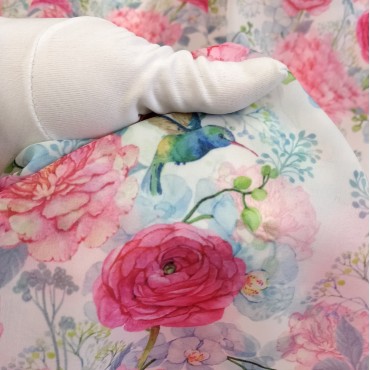 Органза матовая Виола с цветочным принтом Ранункулюс и Колибри