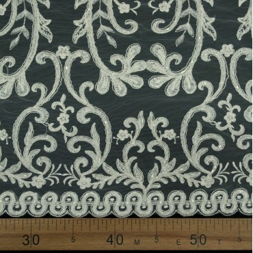 Кружевное расшитое полотно айвори цвет