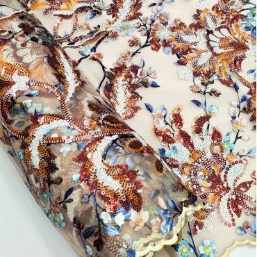 Кружевное полотно расшитое пайетками