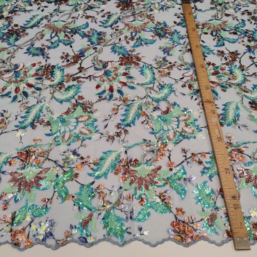 Кружевное полотно расшитое пайетками