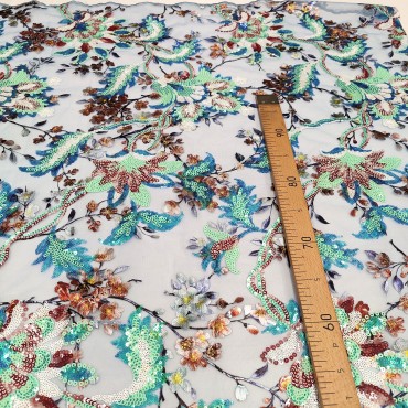 Кружевное полотно расшитое пайетками