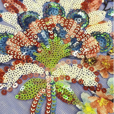 Кружевное полотно расшитое пайетками