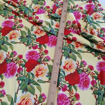 Атлас стрейч Linda с розами