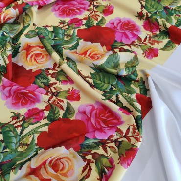 Атлас стрейч Linda с розами