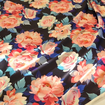 Атлас стрейч Linda с нарисованными розами и пионами