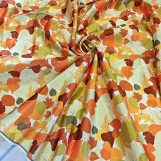 Атлас Дюпон с красивым осенним принтом