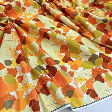 Атлас Дюпон с красивым осенним принтом