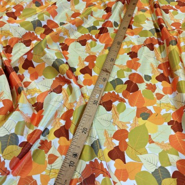 Атлас Дюпон с красивым осенним принтом