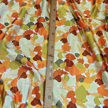 Атлас Дюпон с красивым осенним принтом