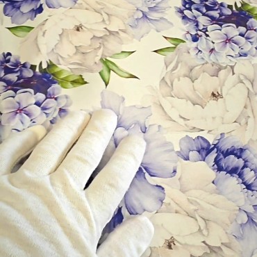 Атлас Дюпон с бело-голубыми Пионами