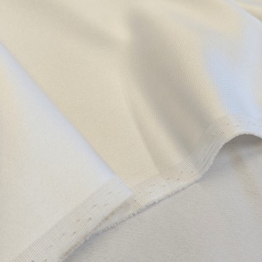 Вискозный атлас стрейч костюмно-плательный Vella молочного цвета