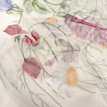 Сетка стрейч с полевыми цветами