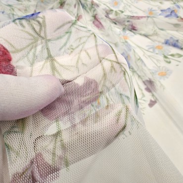 Сетка стрейч с полевыми цветами