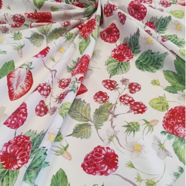 Поплин плательный с ягодками