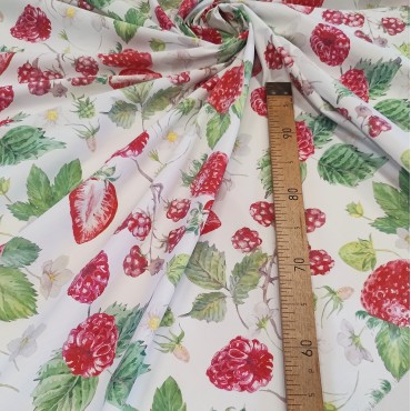 Поплин плательный с ягодками