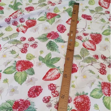 Поплин плательный с ягодками