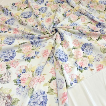 Поплин плательный с нежным цветочным принтом