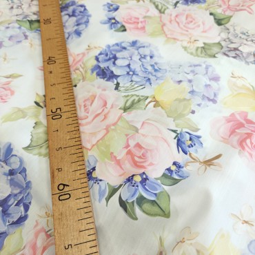 Поплин плательный с нежным цветочным принтом
