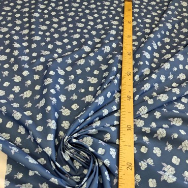 Поплин плательный розочки на темно синем