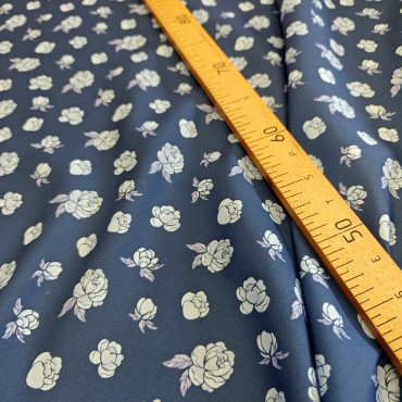 Поплин плательный розочки на темно синем