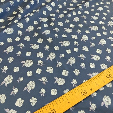 Поплин плательный розочки на темно синем