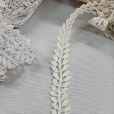 Кружево макраме узенькое белого цвета