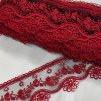 Кружево для отделки на чёрной сетке красный узор