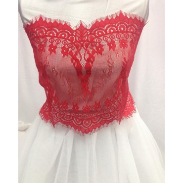 Кружево шантильи красного цвета