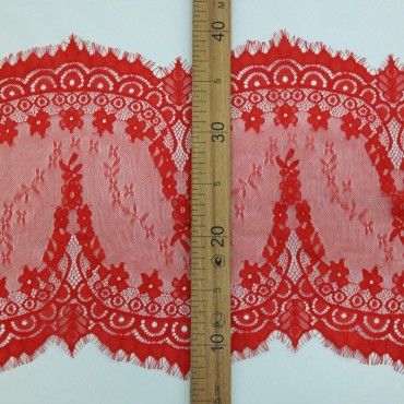 Кружево шантильи красного цвета