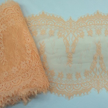 Кружево шантильи персикового цвета