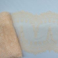 Кружево шантильи нежно персикового цвета