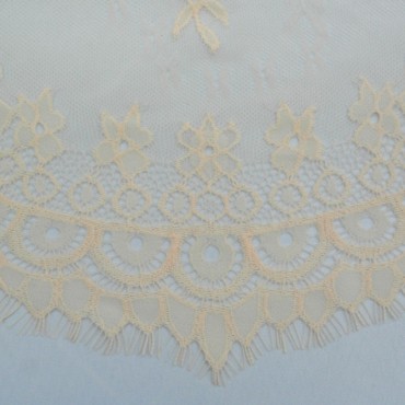 Кружево шантильи нежно персикового цвета