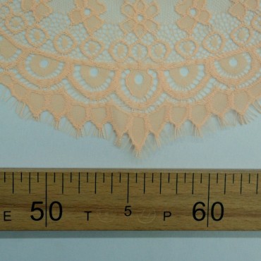 Кружево шантильи персикового цвета